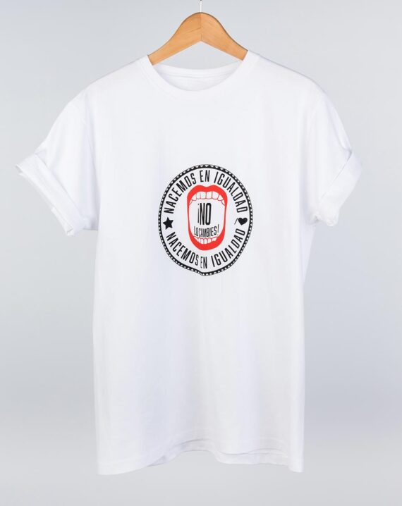 Una marca de ropa hipster vende camisetas con el logo del PSOE