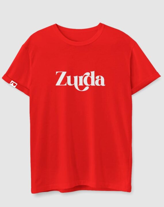 Camiseta color rojo texto "zurda" en blanco y en la manga impreso