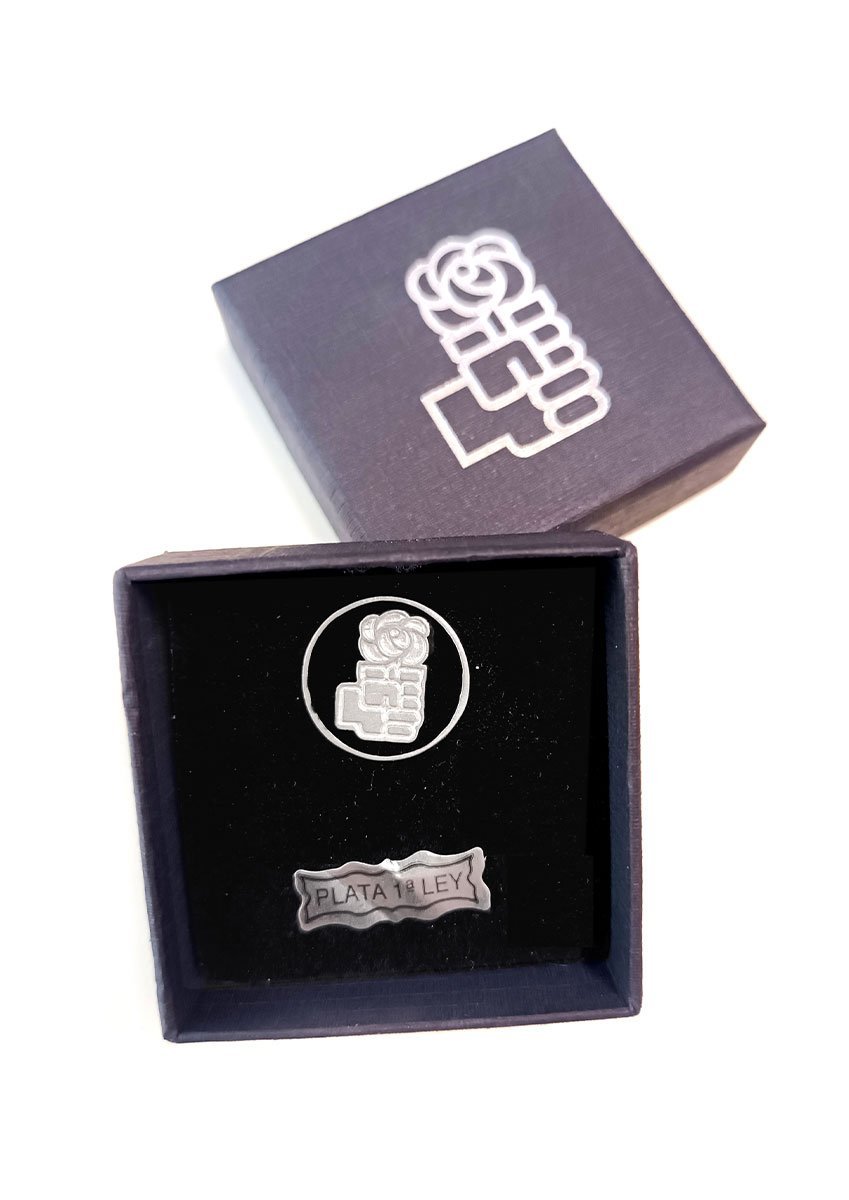 Pin Puño Rosa Negro Plata de Ley