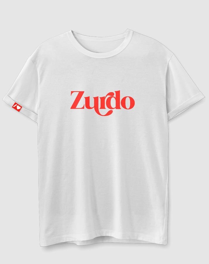 Camiseta color blanco texto "zurdo" en rojo y en la manga impreso