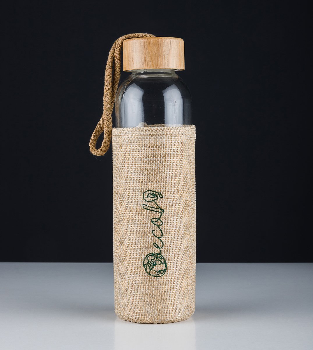 Botella ecolóxica sostible de bambú e rafia
