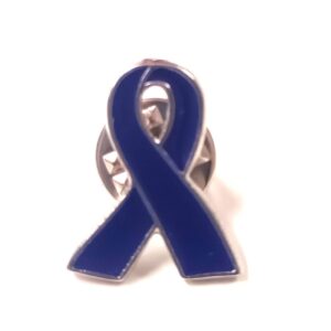 Pin lazo igualdad morado