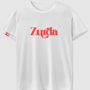 Camiseta color blanco texto "zurda" en roja y en la manga impreso