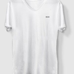 Camiseta color blanco texto "rojo" en negro pequeño